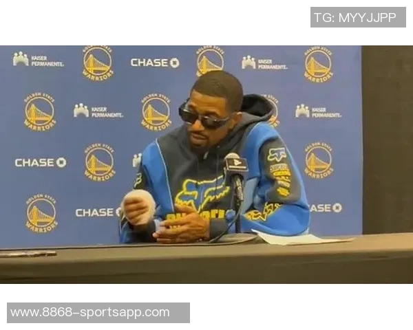 梅尔顿因旧伤复发赛后冰敷右手预计几天后恢复正常状态